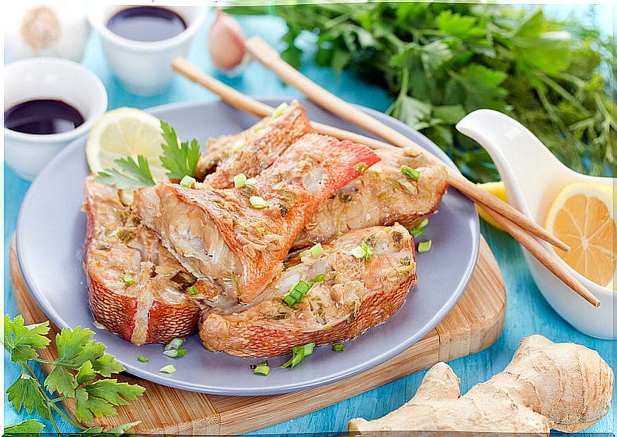 Prepare lemon fish with parsley