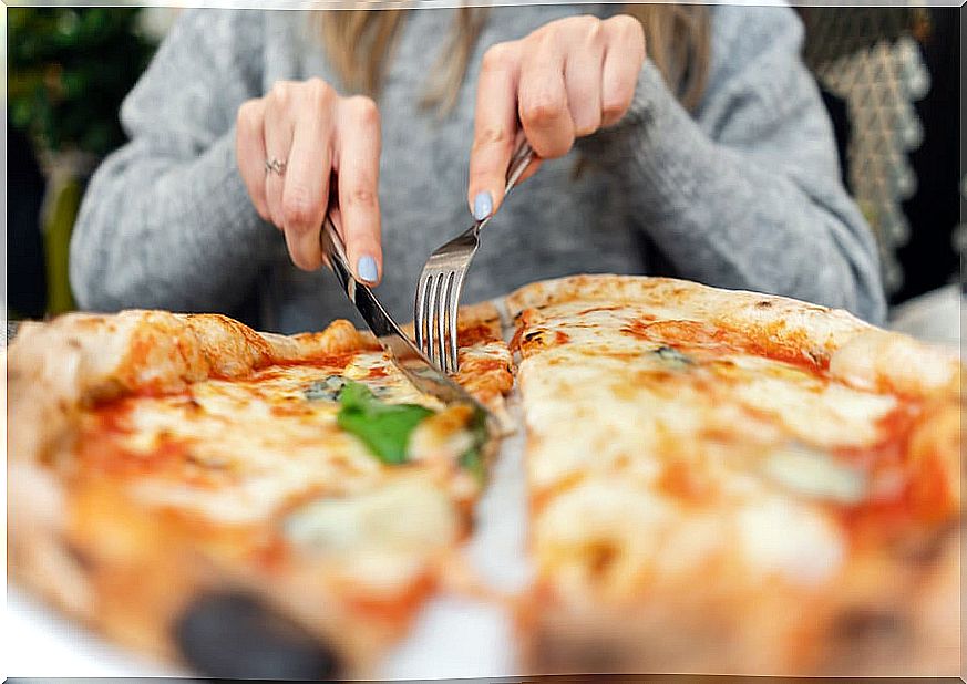 Prepare a delicious Neapolitan-style pizza