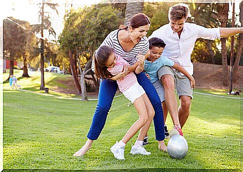 Family playing with the ball.