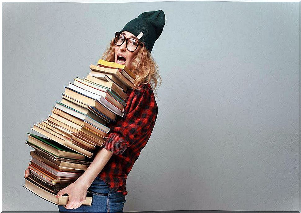 woman with many books