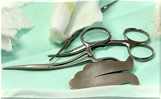 Foreskin surgery instruments