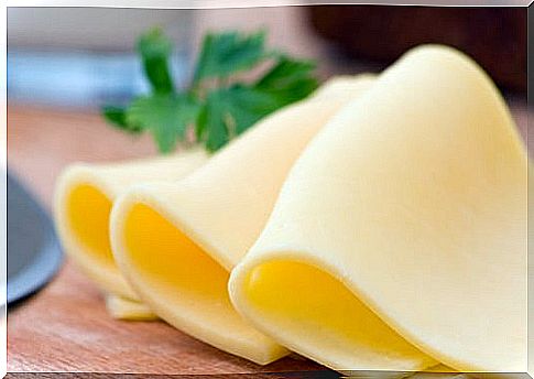 Sliced ​​cheese to make a sandwich