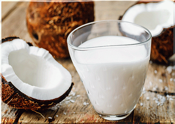 This-recipe-with-coconut-milk-is-extraordinary-for-detoxifying-the-hair.