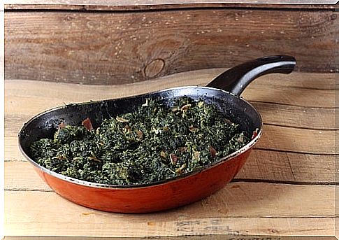 Frying pan with spinach