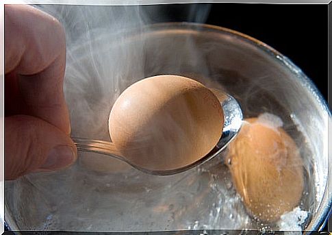 person cooking eggs