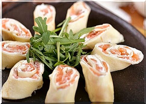 salmon and arugula rolls