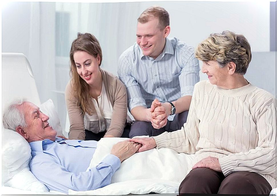 Man in palliative care has the support of his family