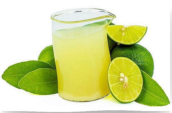 Lemon juice should never be applied to the skin as a treatment. 