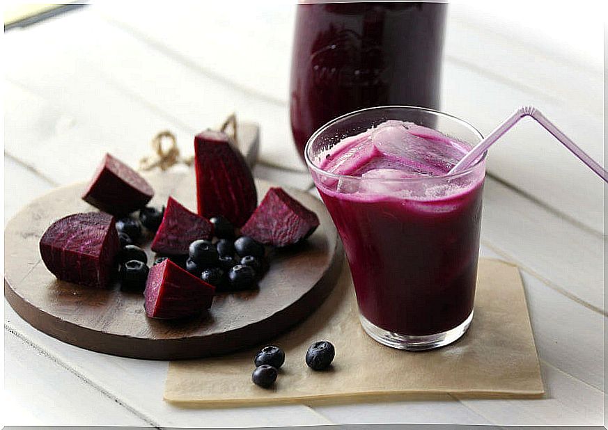 beet and blueberry smoothie