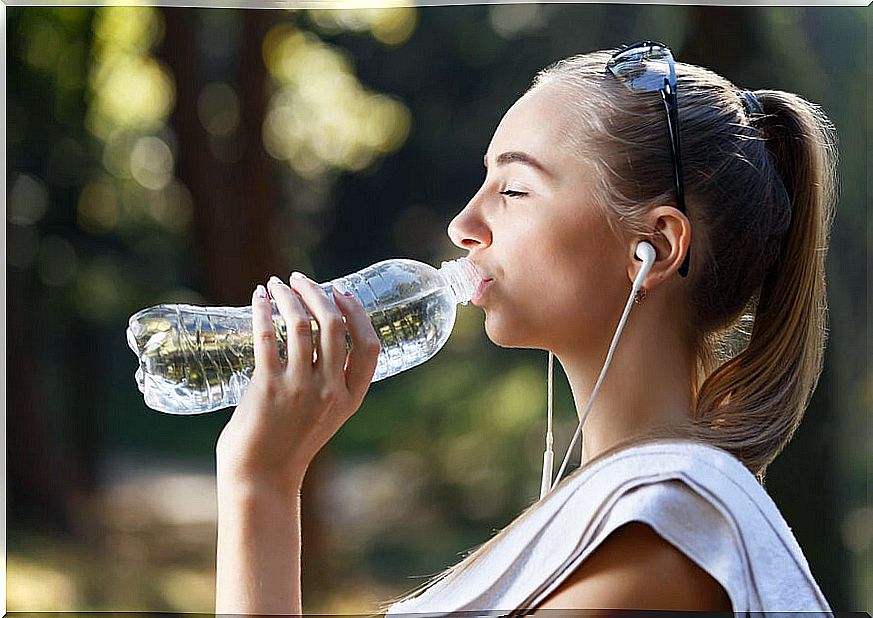 Woman drinking water before starting sports