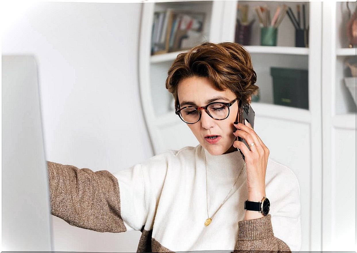 Girl talking on the phone.